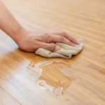 tips membersihkan noda lantai